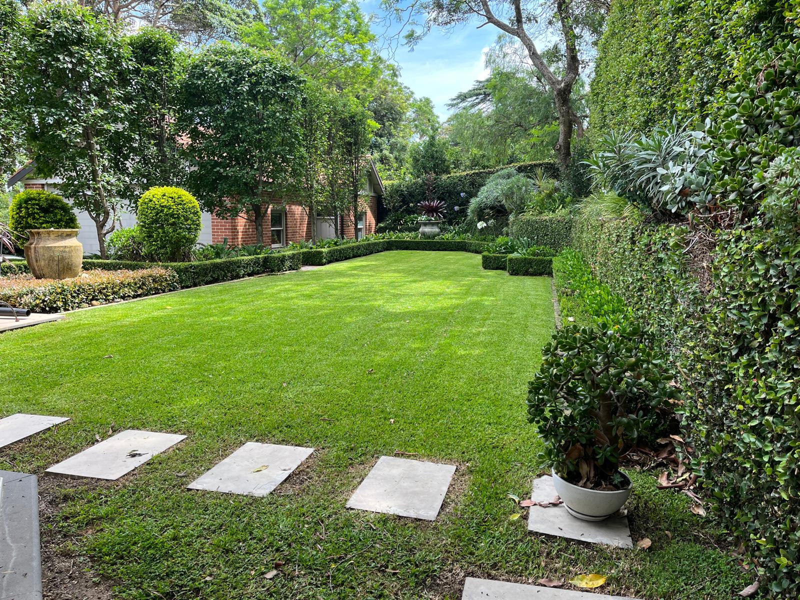 Lawn Mowing & Edging